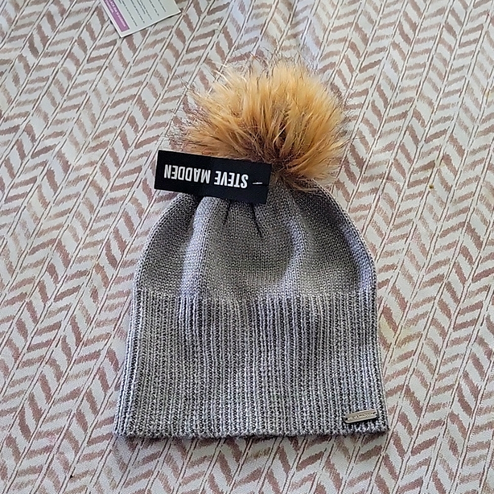 Gray Steve Madden winter hat